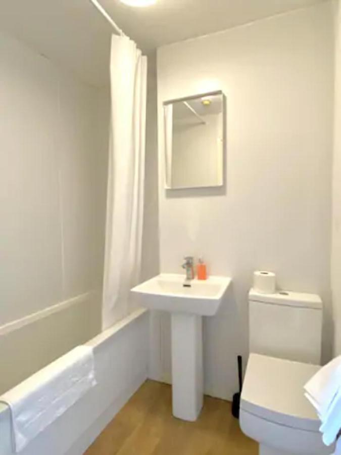 Ferienwohnung Conveniently Situated 1Bed Apt In Stretford Manchester Exterior foto