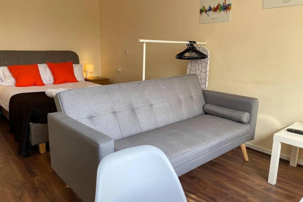 Ferienwohnung Conveniently Situated 1Bed Apt In Stretford Manchester Exterior foto